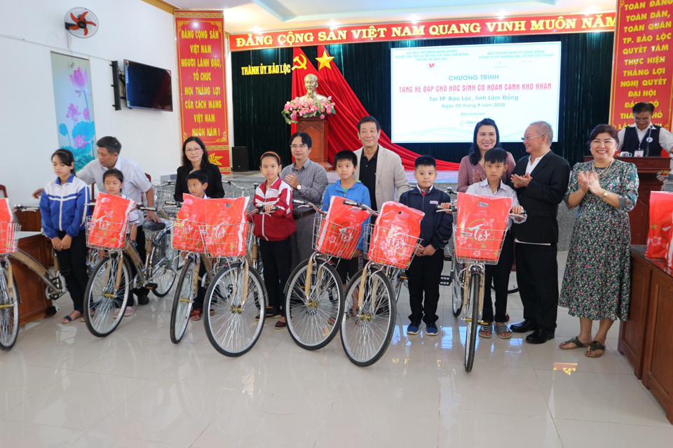 Tân Thanh hỗ trợ 40 xe đạp (4)